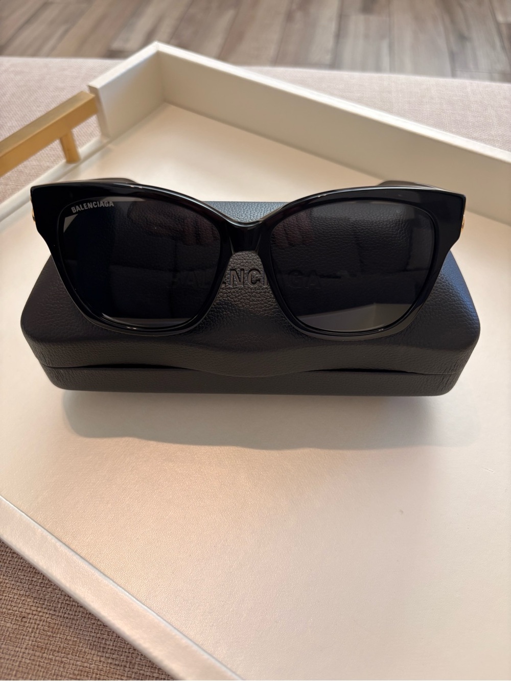 New Balenciaga Black Gray Oversized sunglasses W Gold BB Logo - Picture 2 of 9